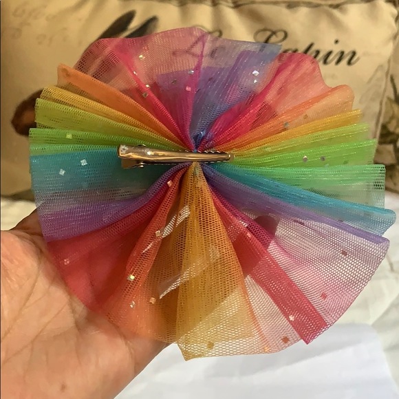 Rainbow 🌈 colors girl’s round hair clip used - Picture 13 of 16